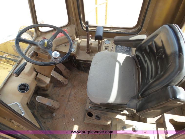 image for item J6158 1982 Caterpillar 966D wheel loader