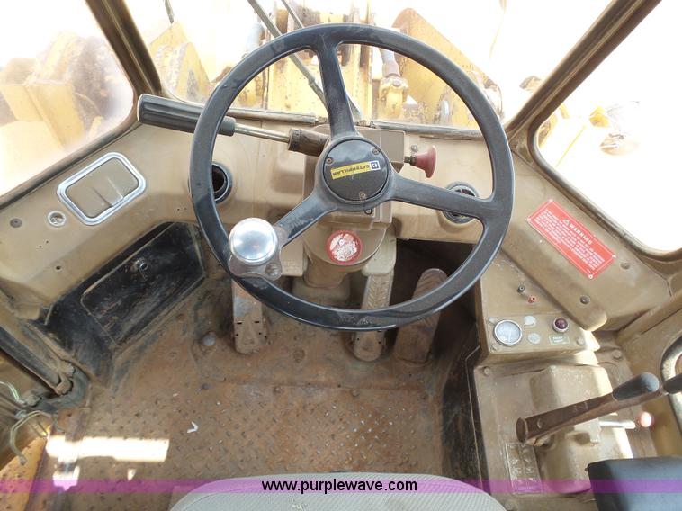 image for item J6158 1982 Caterpillar 966D wheel loader