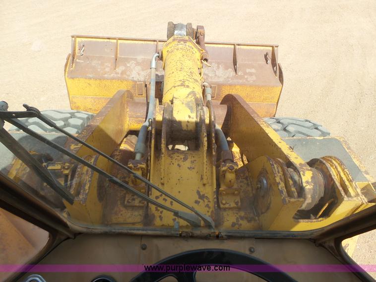 image for item J6158 1982 Caterpillar 966D wheel loader