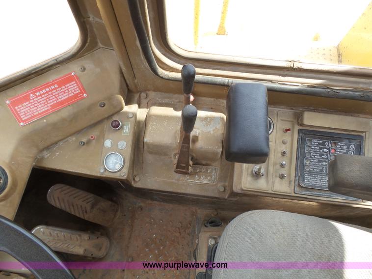 image for item J6158 1982 Caterpillar 966D wheel loader