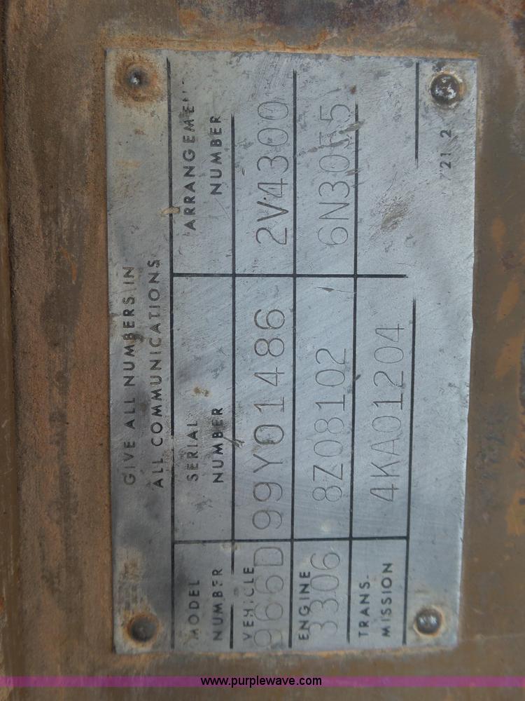 image for item J6158 1982 Caterpillar 966D wheel loader