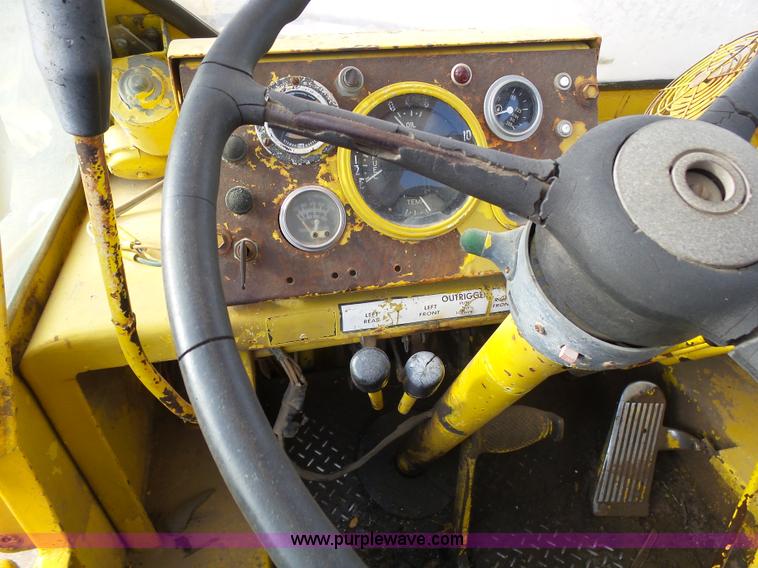image for item J6164 Galion KC10 crane