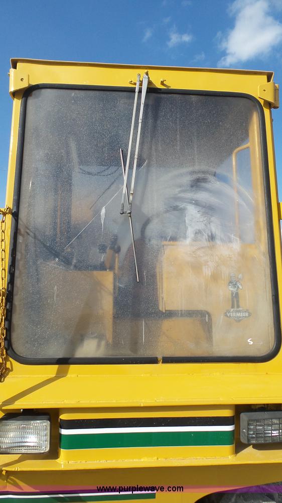 image for item J6257 Vermeer CC135 rock saw