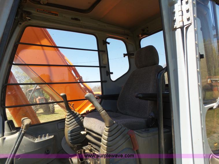 image for item J7524 1999 Hitachi EX160LC-5 excavator