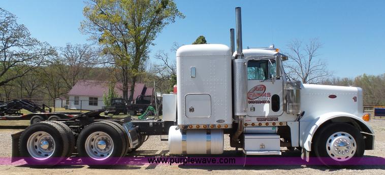 image for item J7526 2004 Peterbilt 379 semi truck