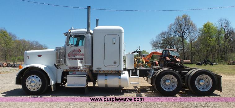 image for item J7526 2004 Peterbilt 379 semi truck