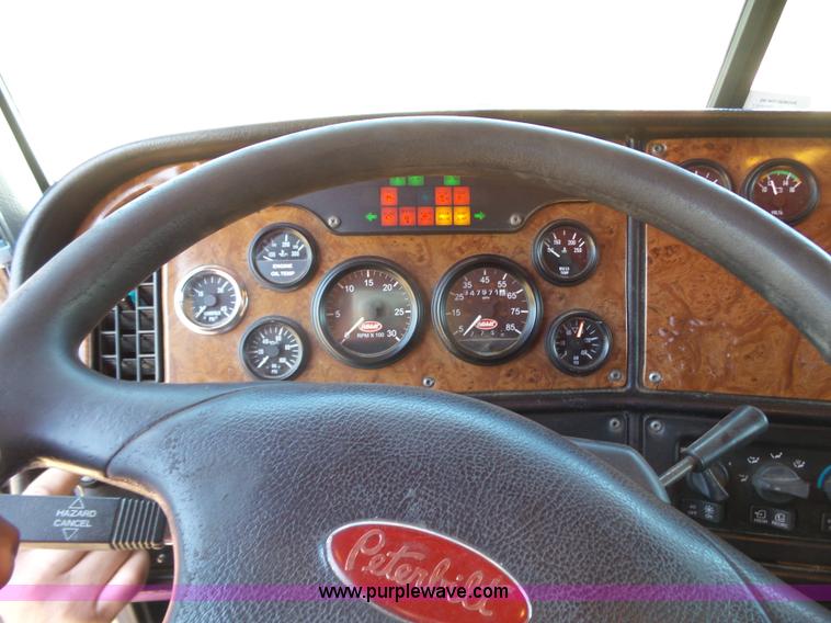 image for item J7526 2004 Peterbilt 379 semi truck