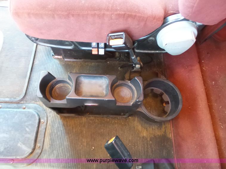 image for item J7526 2004 Peterbilt 379 semi truck