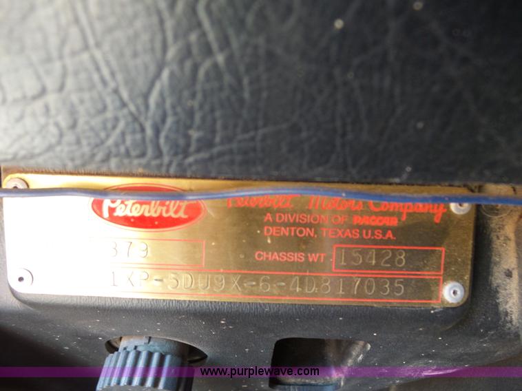 image for item J7526 2004 Peterbilt 379 semi truck