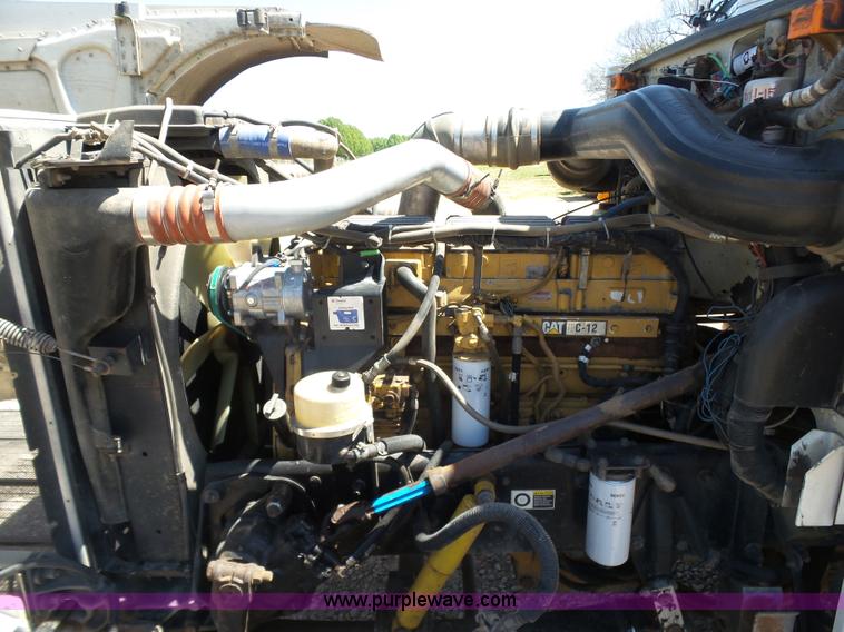 image for item J7526 2004 Peterbilt 379 semi truck