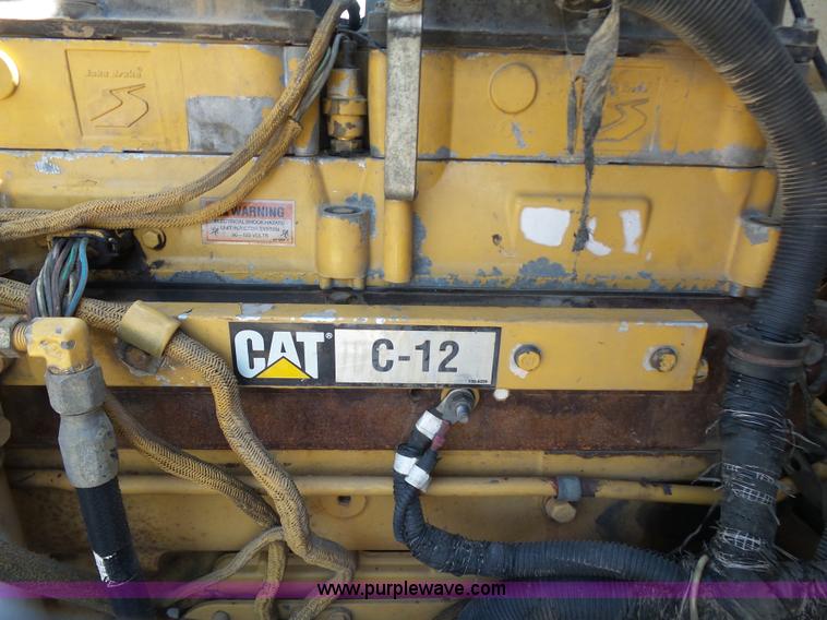 image for item J7526 2004 Peterbilt 379 semi truck