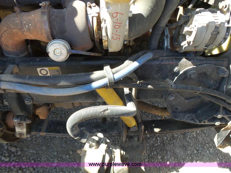 image for item J7526 2004 Peterbilt 379 semi truck