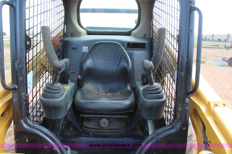 image for item J7543 2014 Caterpillar 262D skid steer