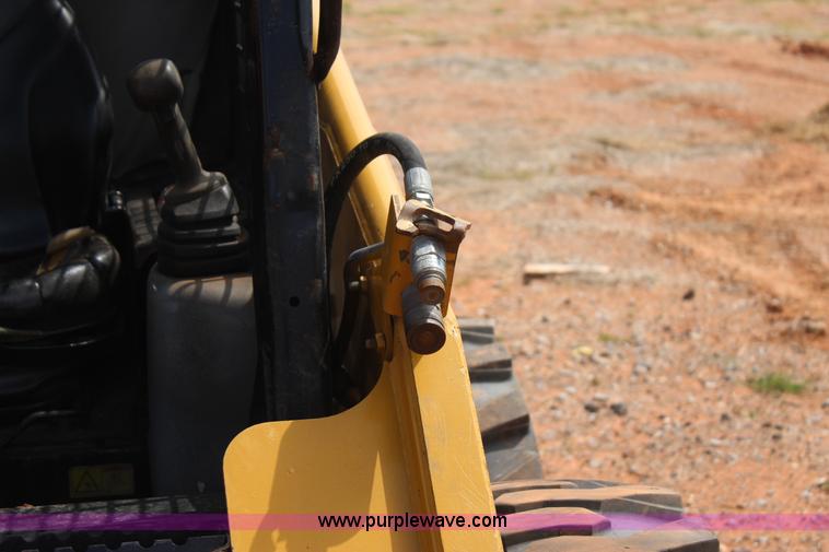 image for item J7544 2005 Caterpillar 226B skid steer