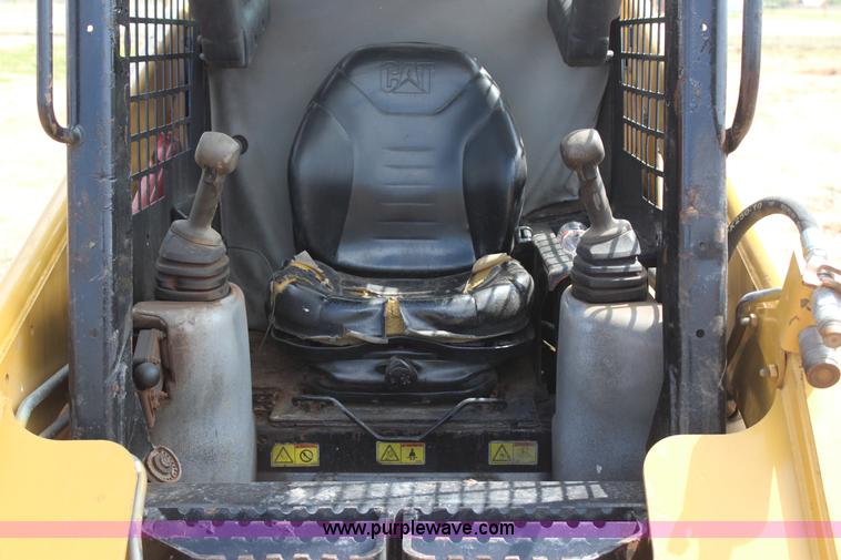 image for item J7544 2005 Caterpillar 226B skid steer