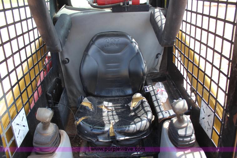 image for item J7544 2005 Caterpillar 226B skid steer