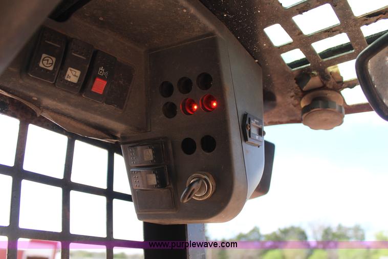 image for item J7544 2005 Caterpillar 226B skid steer