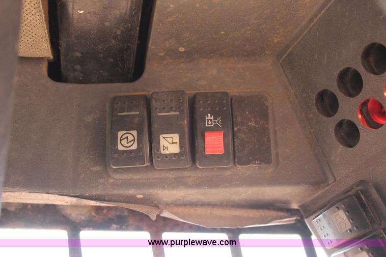 image for item J7544 2005 Caterpillar 226B skid steer