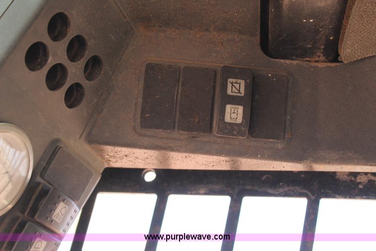 image for item J7544 2005 Caterpillar 226B skid steer