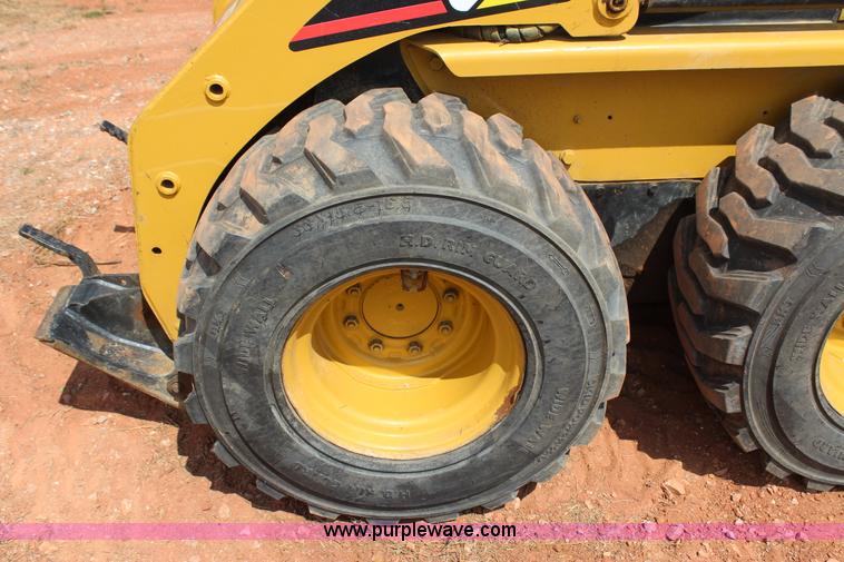 image for item J7544 2005 Caterpillar 226B skid steer