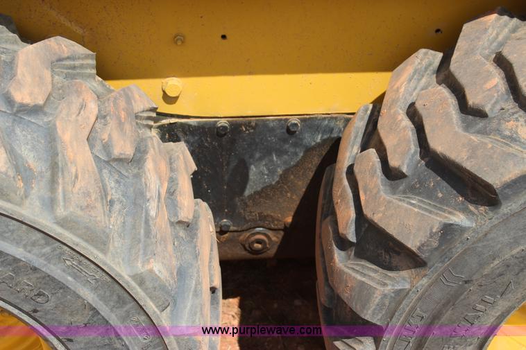 image for item J7544 2005 Caterpillar 226B skid steer