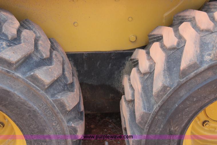 image for item J7544 2005 Caterpillar 226B skid steer