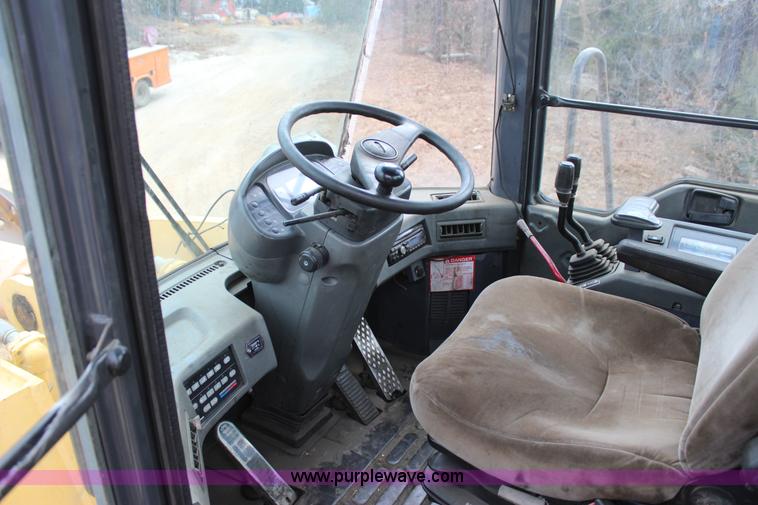 image for item J7572 2002 Komatsu WA500-3Lk wheel loader