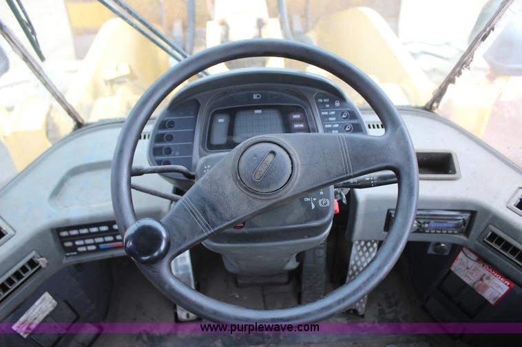 image for item J7572 2002 Komatsu WA500-3Lk wheel loader