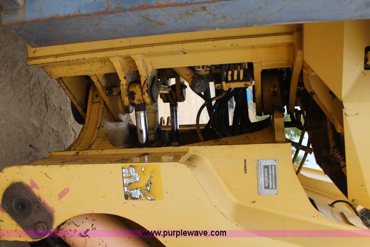 image for item J7572 2002 Komatsu WA500-3Lk wheel loader