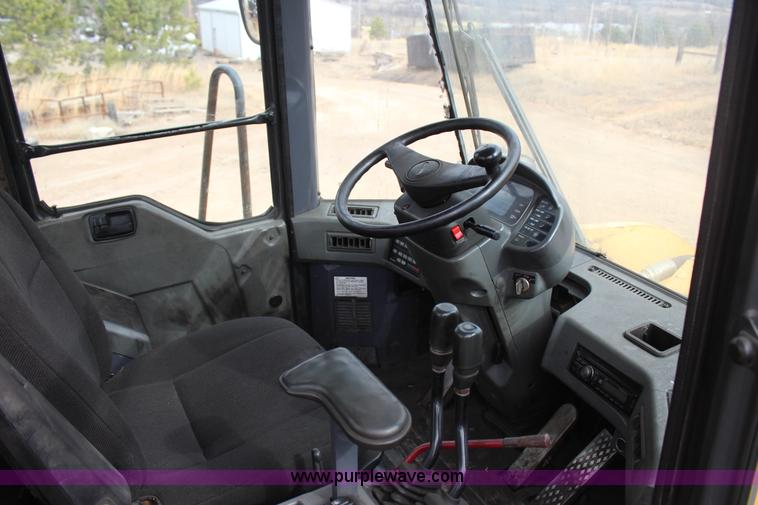 image for item J7573 2002 Komatsu WA500-3Lk wheel loader