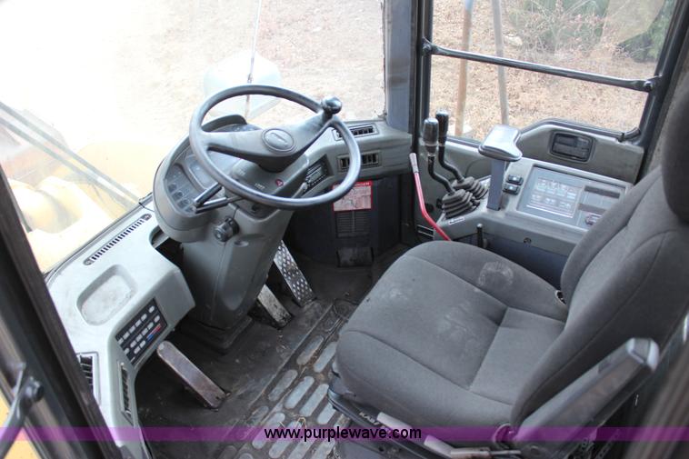 image for item J7573 2002 Komatsu WA500-3Lk wheel loader