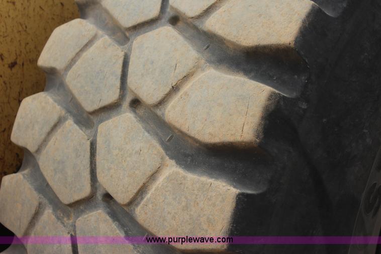 image for item J7573 2002 Komatsu WA500-3Lk wheel loader