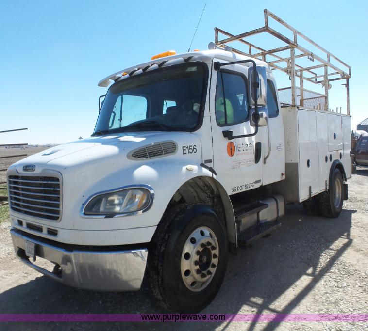 image for item J8965 2006 Freightliner Business Class M2 service truck