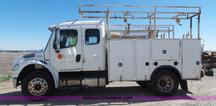 image for item J8965 2006 Freightliner Business Class M2 service truck