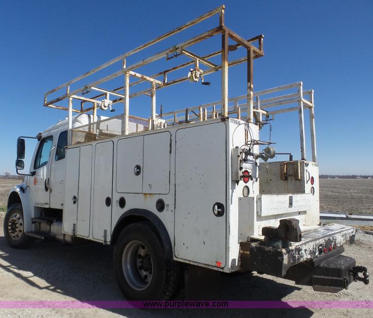 image for item J8965 2006 Freightliner Business Class M2 service truck