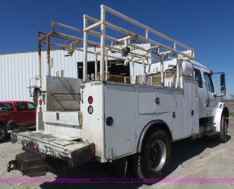 image for item J8965 2006 Freightliner Business Class M2 service truck