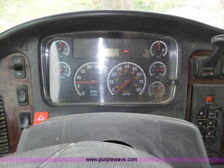 image for item J8965 2006 Freightliner Business Class M2 service truck