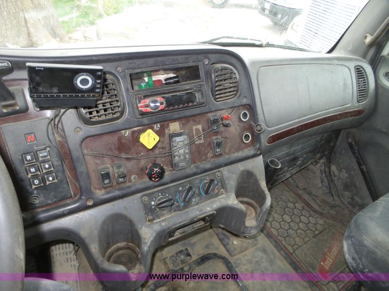 image for item J8965 2006 Freightliner Business Class M2 service truck