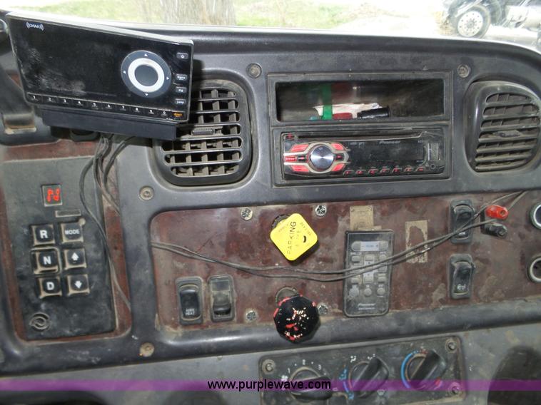 image for item J8965 2006 Freightliner Business Class M2 service truck