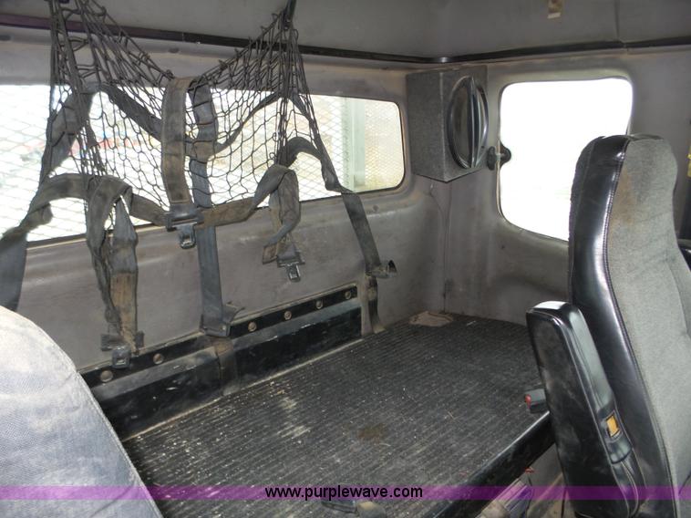 image for item J8965 2006 Freightliner Business Class M2 service truck