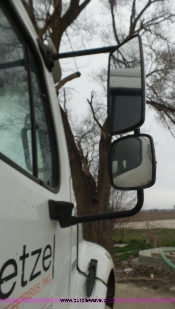 image for item J8965 2006 Freightliner Business Class M2 service truck