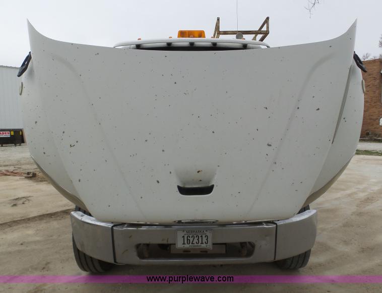 image for item J8965 2006 Freightliner Business Class M2 service truck