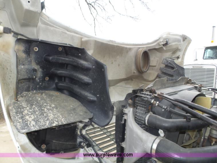 image for item J8965 2006 Freightliner Business Class M2 service truck