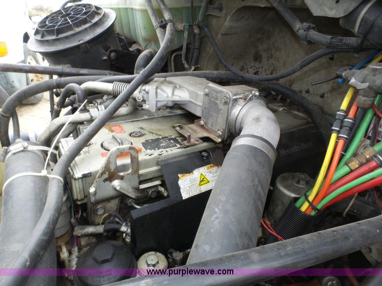 image for item J8965 2006 Freightliner Business Class M2 service truck