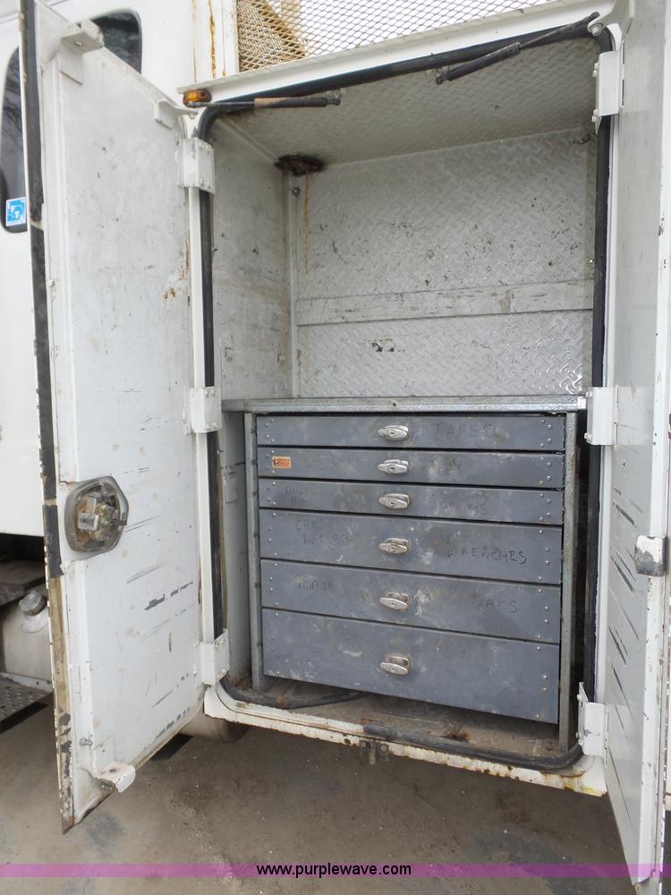 image for item J8965 2006 Freightliner Business Class M2 service truck