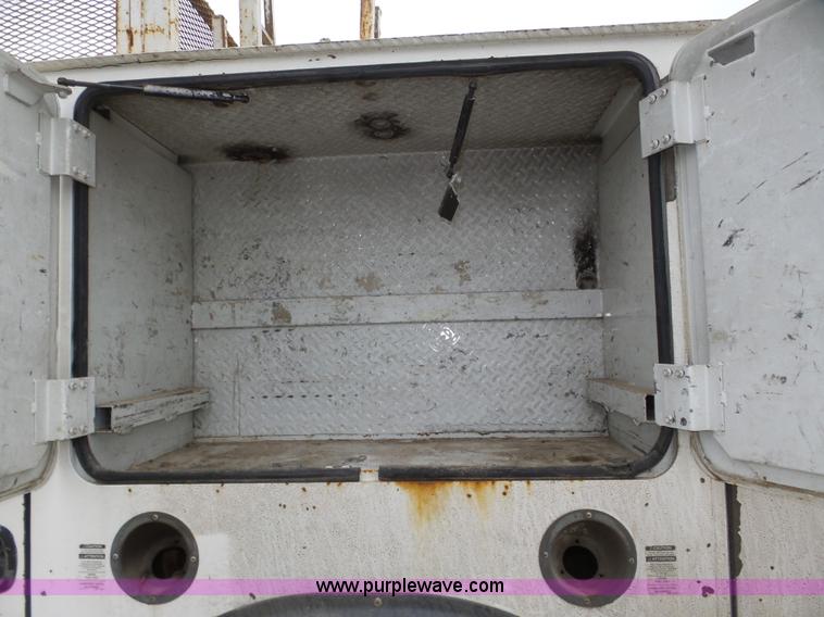 image for item J8965 2006 Freightliner Business Class M2 service truck