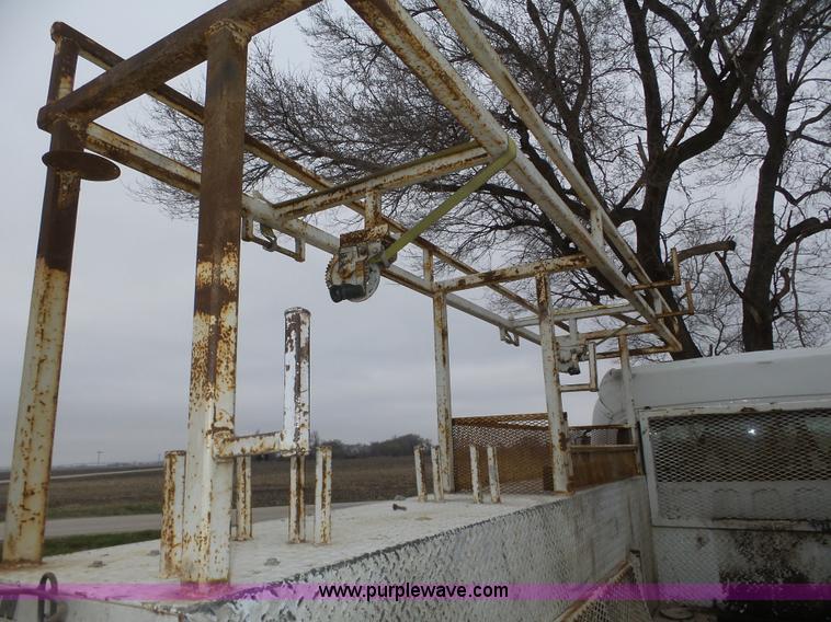 image for item J8965 2006 Freightliner Business Class M2 service truck