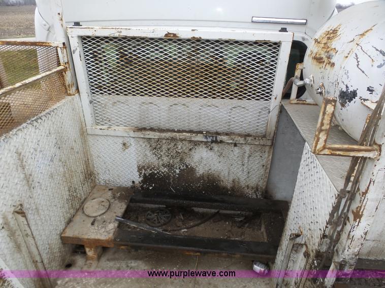 image for item J8965 2006 Freightliner Business Class M2 service truck