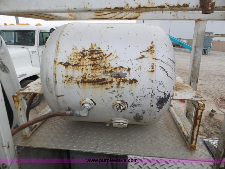 image for item J8965 2006 Freightliner Business Class M2 service truck