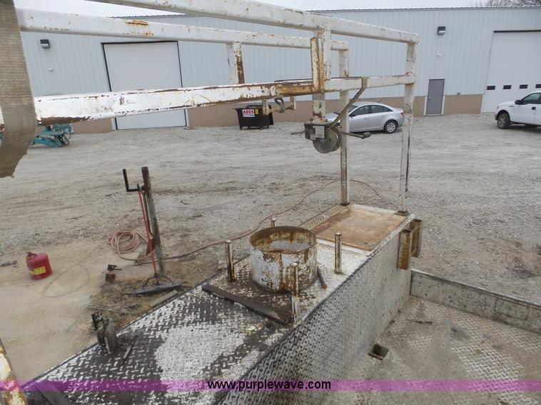 image for item J8965 2006 Freightliner Business Class M2 service truck